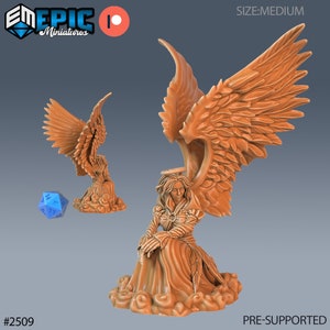 Peut inclure: Une miniature d'ange imprimée en 3D avec des ailes déployées, assise sur une base de nuage. L'ange porte une longue robe et a une auréole. La miniature est pré-supportée et fait partie d'une collection de miniatures.