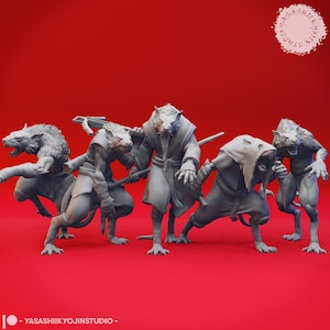 Peut inclure: Cinq figurines grises peintes de créatures ressemblant à des rats dans différentes poses. Les figurines sont debout sur une surface rouge. Les figurines portent des vêtements et tiennent des armes.