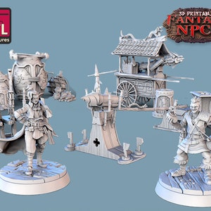 Könnte beinhalten: 3D-druckbare Fantasy-Charakter-Miniaturen. Das Set enthält einen menschlichen Charakter mit einem langen Mantel und einem Hut, einen Goblin-Charakter mit einem Rucksack und einer Trommel sowie einen Wagen mit einem Drachen darauf. Der Wagen hat ein Rad und ein Dach. Die Miniaturen sind in weißem Kunststoff gedruckt.