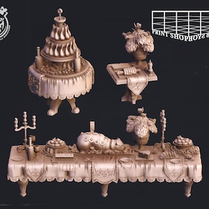 Könnte beinhalten: Eine Sammlung von Miniatur-3D-Drucken eines Banketttisches, einer Torte und Beistelltischen. Der Banketttisch ist mit Speisen und Getränken beladen. Die Torte ist mehrstöckig. Die Tische sind mit Stoff drapiert. Der Text "Cast n Play" ist sichtbar.