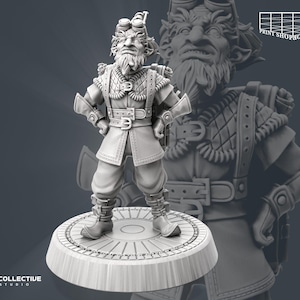 Pode incluir: Uma figura em miniatura cinza, detalhada, de um anão vestindo um traje de estilo steampunk com óculos, cinto e mochila. O anão está em pé sobre uma base redonda com um padrão circular.
