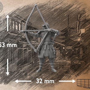 Puede incluir: Una figura miniatura de pl&aacute;stico gris de un guerrero sosteniendo un arco y una flecha. La figura mide 5,3 cm de alto y 3,2 cm de ancho.