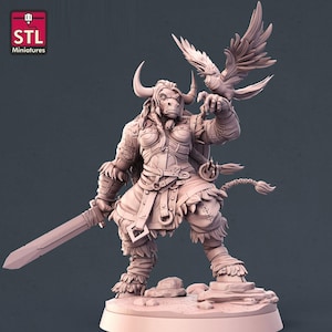 Miniatura di Minotauro femmina | Miniatura di Minotauro femmina vichingo | Mostri iconici | Giochi di ruolo da tavolo come D&D o Pathfinder