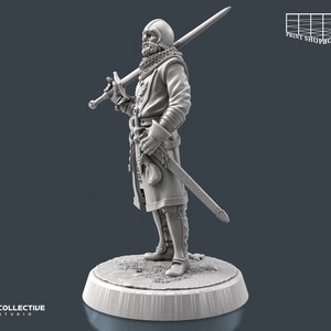 K&ouml;nnte beinhalten: Eine graue, 3D-gedruckte Miniatur eines Ritters in R&uuml;stung, der ein Schwert h&auml;lt und auf einem runden Sockel steht.
