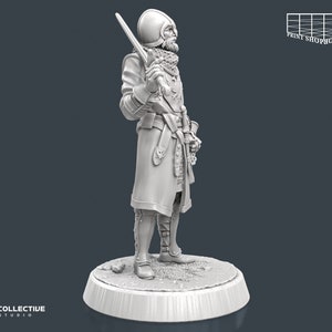 K&ouml;nnte beinhalten: Eine wei&szlig;e 3D-gedruckte Miniatur eines Ritters in R&uuml;stung, der ein Schwert h&auml;lt und einen Helm mit Bart tr&auml;gt. Der Ritter steht auf einem runden Sockel.