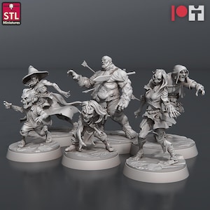 Könnte beinhalten: Eine Sammlung detaillierter, grauer Miniaturfiguren, die verschiedene Zombie-Charaktere darstellen. Die Figuren umfassen eine Hexe, einen großen Zombie mit Pfeilen und andere untote Kreaturen. Die Figuren stehen auf runden Sockeln, mit dem Logo "STL Miniatures".