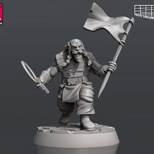 Puede incluir: Una miniatura gris de un guerrero enano impresa en 3D que sostiene una bandera y una espada. El enano lleva una túnica larga y tiene barba. La miniatura está de pie sobre una base redonda.