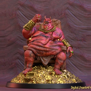 Könnte beinhalten: Eine rote, dämonische Figur sitzt auf einem goldenen Thron, umgeben von einem Haufen Goldmünzen. Die Figur trägt eine goldene Krone und eine Halskette und hat einen großen Bauch. Die Figur lacht und hält einen roten Edelstein in der Hand.