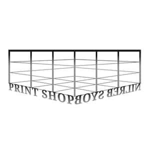 Puede incluir: Un marco de metal negro con el texto "PRINT SHOPBOYS" escrito en letras blancas en la parte inferior.