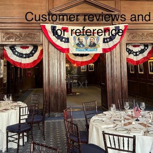 Puede incluir: Una foto del interior de un comedor formal con mesas redondas preparadas para un banquete. La habitaci&oacute;n est&aacute; decorada con banderines patri&oacute;ticos rojos, blancos y azules. El texto "Customer reviews and for reference" es visible.