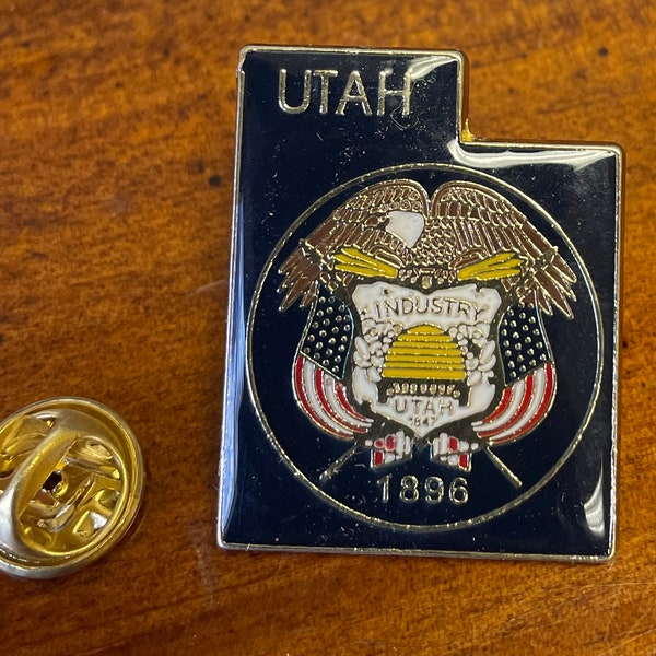 Utah state flag lapel pin hand stamped and baked finished cloisonné hat ,cloth and bikers pin