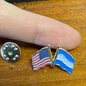 USA & Honduras country Freindship flag lapel pin hand stamped and baked finished  cloth, hat and bikers lapel pin