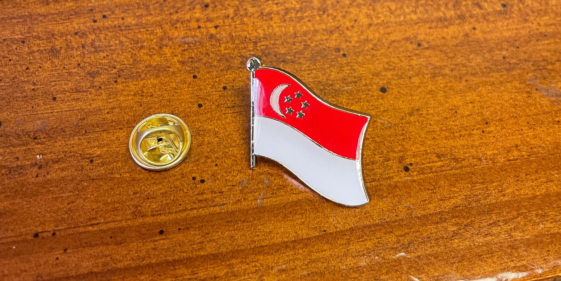 Singapore country flag & USA Singapore friendship lapel pin hand stamped and baked finished cloisonné pin