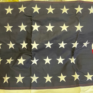 Bandera de EE. UU. de 3 x 5 pies con 38 estrellas cosidas en algodón bordado con latón y ojales, 1876-1890. La bandera de 4 x 6 pies tiene existencias limitadas y está hecha a medida.