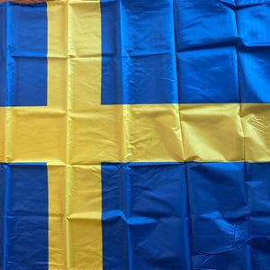 Bandera de Suecia de 90 x 150 cm: nailon y poliéster impresos con ojales de latón