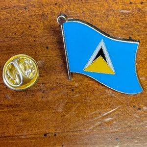 Flaggen-Pin Santa Lucia – Vergoldet, Hartemaille, Ca. 2 X 2 Cm, Sammler-Anstecker