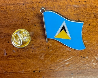 St. Lucia-reversspeld met de hand gestempeld en gebakken afgewerkt cloisonnéspeld