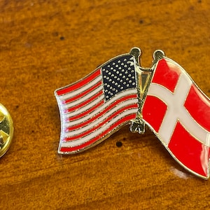 USA & Denmark country flag friendship lapel pin hand stamped and baked finished cloisonné pin and 4x6inch desk flag