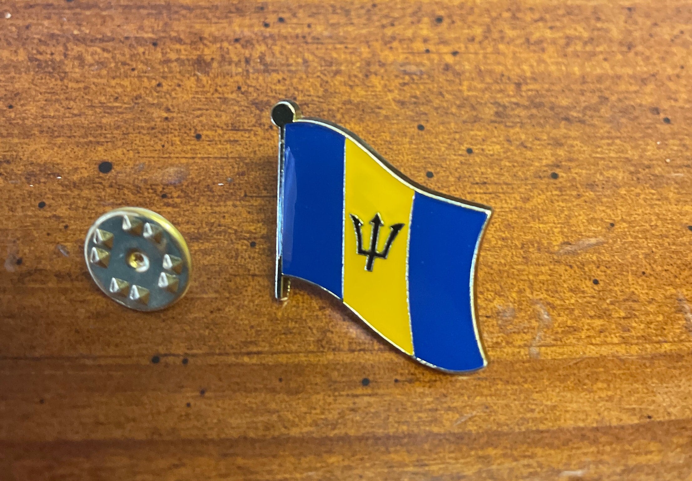 Flaggen-Pin Barbados Vergoldet – Emaille-Anstecker Für Sammler, Ca. 2 Cm