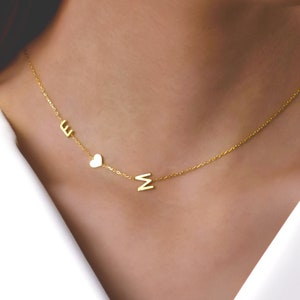 Colar personalizado com inicial lateral e corrente de caixa, colar personalizado com 3 iniciais, colar com inicial de ouro 18K, presente de Natal para ela/mãe