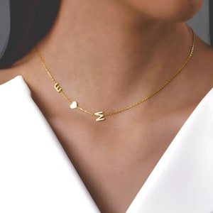 Collar con inicial personalizado con corazón, joyería con letras laterales doradas, collar con nombre de familia con inicial, regalo de Navidad perfecto para mamá