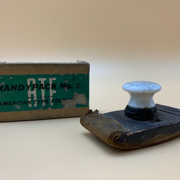 vintage American Type Founders Co. Box Top avec Rare Rocker Blotter Ink Stamp avec poignée