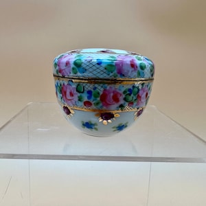 Beautiful Small China or Porcelain Hand Painted Floral Art Trinket with Lid Gold Gilded