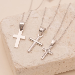 Dainty Sterling Silver Cross Necklace: Religious Gift, Communion & Baptism bild 1
