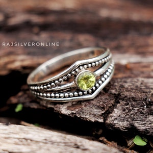 Anillo de plata de ley con peridoto natural: Anillo apilable artesanal, joyería bohemia hecha a mano