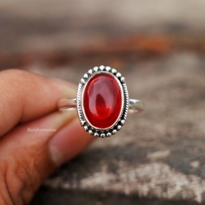 Anel de quartzo vermelho feito à mão: pedra oval, prata esterlina 925