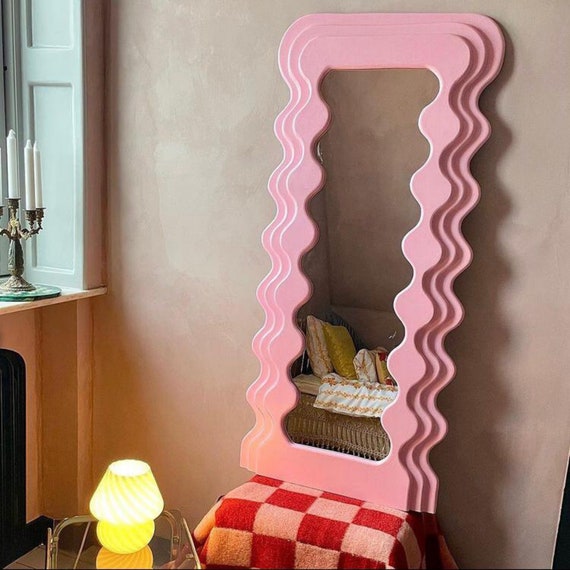 Specchio asimmetrico a figura intera Specchio ondulato a corpo intero  Specchio da terra ondulato Specchio irregolare Specchio lungo Specchio  pendente -  Italia