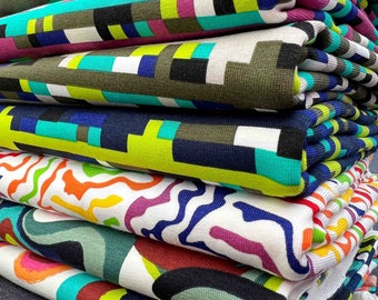 Tessuto in jersey di cotone con stampa geometrica a righe vintage multicolore Oeko-Tex