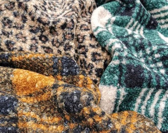 Reversible Wollstoffe mit Leopardenmuster und schottischem Tartan in Grün, Beige und Senf für warme Kleidung und Decken
