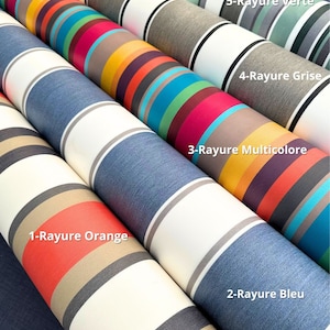 K&ouml;nnte beinhalten: F&uuml;nf verschiedene gestreifte Stoffmuster, jedes mit einem anderen Farbschema. Die Muster sind aufgerollt und mit dem Text "1-Rayure Orange", "2-Rayure Bleu", "3-Rayure Multicolore", "4-Rayure Grise" und "5-Rayure Verte" beschriftet.