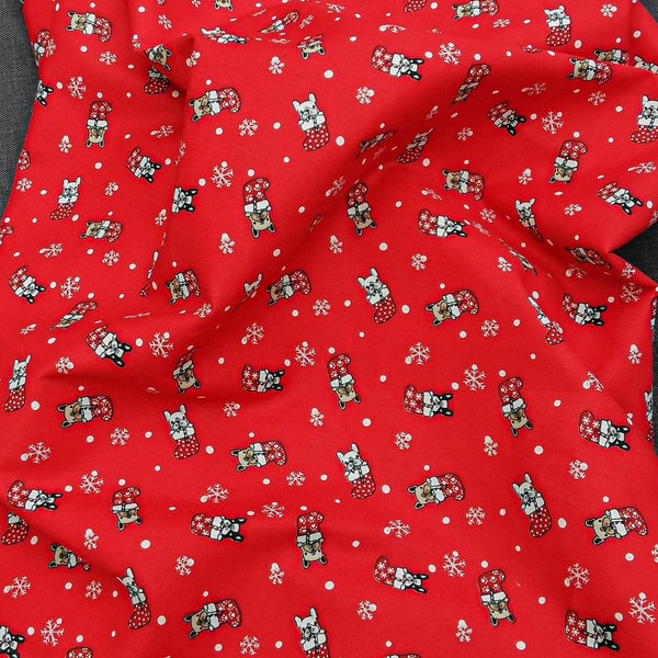 Tissu Coton de Noël Motif Chien Bouledogue Français et Bottes de Noël Rouge Certifié Oeko-Tex