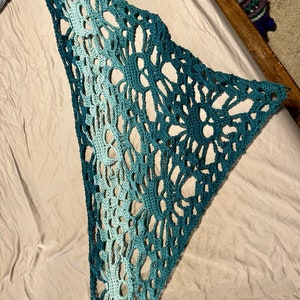 Color customizable skull shawl