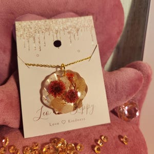 Red and White Flower Shell Necklace