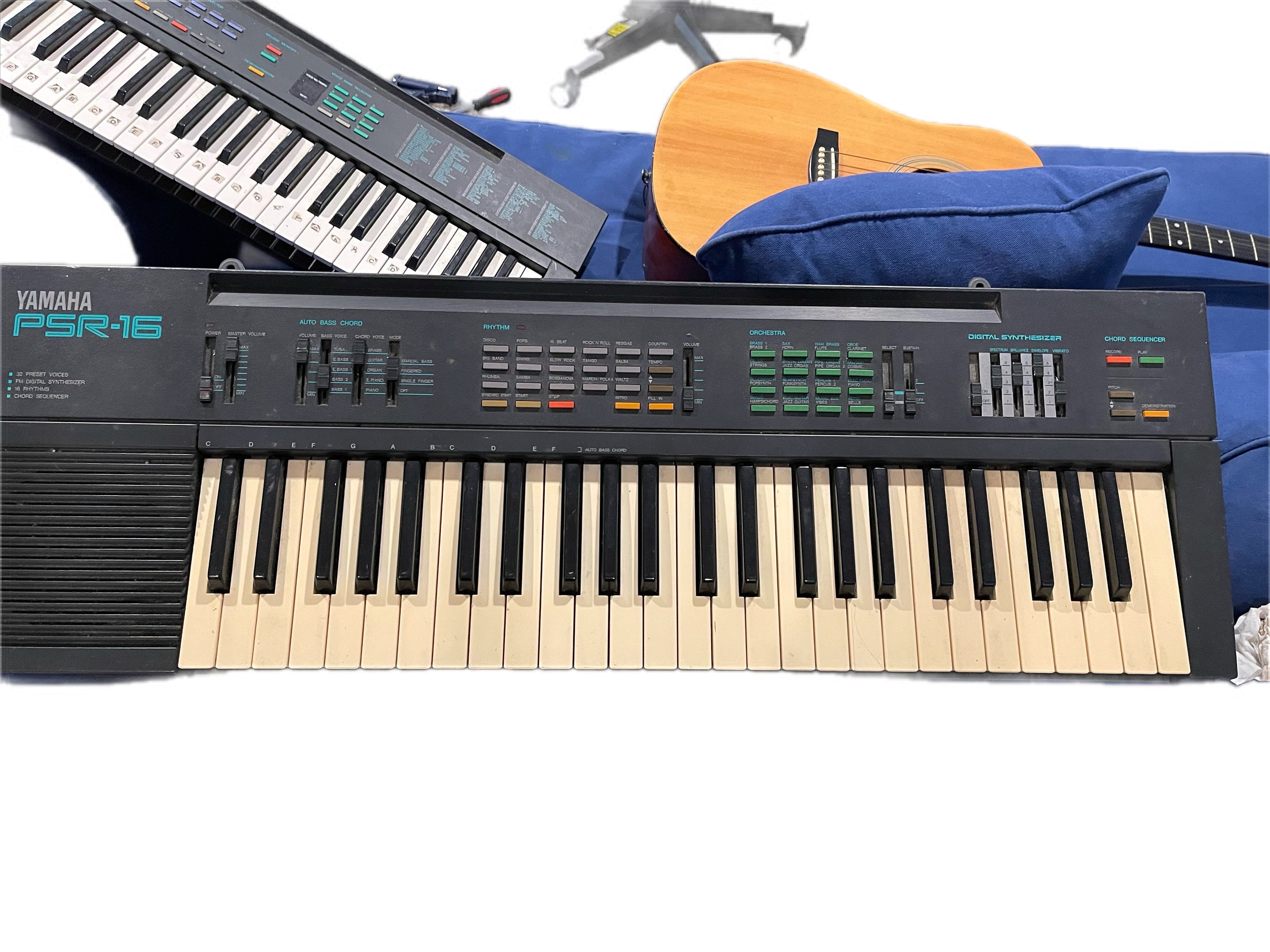 遊べるシンセサイザー！　YAMAHA PSR 16 FM IMG_3742.JPG?v=1525581277&