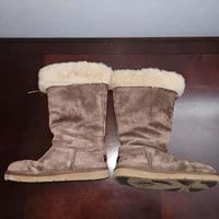 Used ugg shop boots size 7