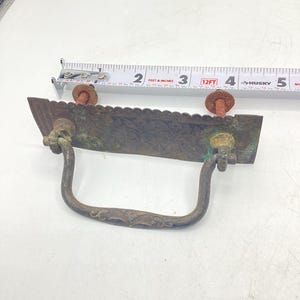 ヴィンテージ シルバートーン 長方形 背面 花柄 モチーフデザイン ドロッププル 引き出し取手 4.5インチ