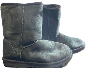 Schwarze UGG Classic Short Wildleder Stiefel Größe 54