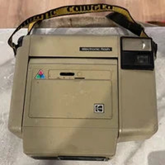 Vintage Kodak Kodamatic HS144-10 Uses Instant Color Film Vintage Kodak Kodamatic HS144-10 Uses Instant Color Film