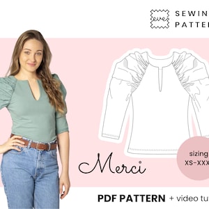 Könnte beinhalten: Ein Schnittmuster für ein grünes Oberteil mit Puffärmeln. Das Schnittmuster beinhaltet ein Video-Tutorial und ist in den Größen XS-XXXL erhältlich. Der Text "Merci" ist in einer dekorativen Schrift unter dem Schnittmuster geschrieben.