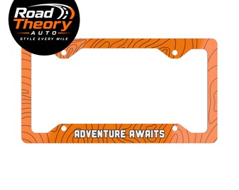 Adventure Awaits, Orange und Schwarz Topografie, Metall-Nummernschild-Rahmen