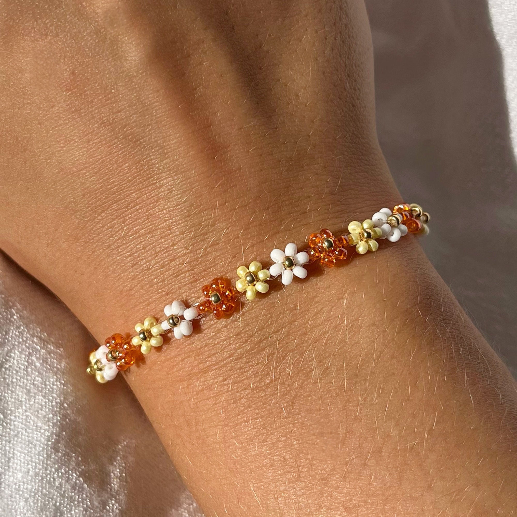 Beaded Bracelet With Pearls, Daisy Flower Bracelet for Women