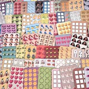 K&ouml;nnte beinhalten: Eine Sammlung bunter, rechteckiger Aufkleber mit verschiedenen Designs. Die Aufkleber zeigen Cartoonfiguren, Muster und Formen. Zu den Designs geh&ouml;ren Herzen, Blumen und Charaktere wie Micky Maus, Stitch und Winnie Puuh.