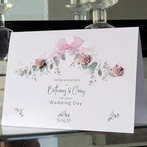 Hochzeitskarte, rosa Blumengirlande Hochzeitskarte, Hochzeit mit Name und Datum, zur neuen mr und mrs Karte, Hochzeitstag Karte