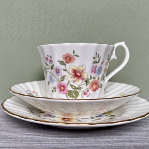 Beautiful Royal Kendal fine bone china tea set trio