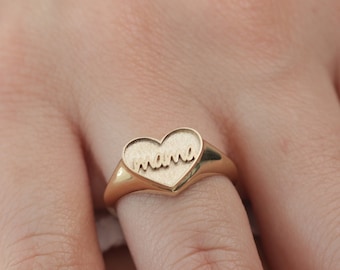 10k/14k/18k Heart Signet Solid Gold Ring/3D Engraved Heart Gold Ring/Handmade Heart Engraved Signet Ring/Engraved Signet Ring