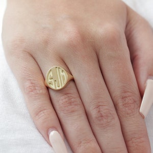 10k/14k/18k Gold Oval Unisex Signet Ring in 14x12MM/3D Engraved Gold Signet Ring/Handmade Rounded Monogram Engraved Ring/Engraved Signet